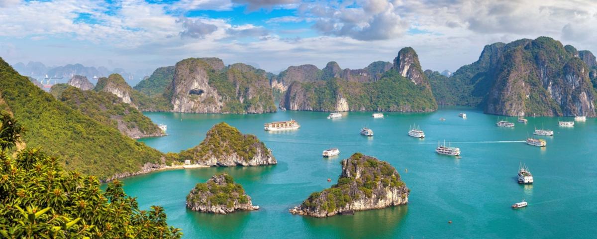 Visiter Baie d’Ha Long : Guide complet 2026 (Que faire, quand partir, où manger)